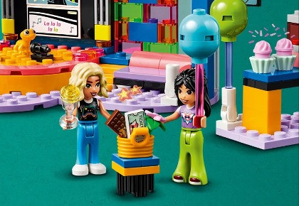 LEGO Friends 42610 Impreza z karaoke - zdjęcie 5