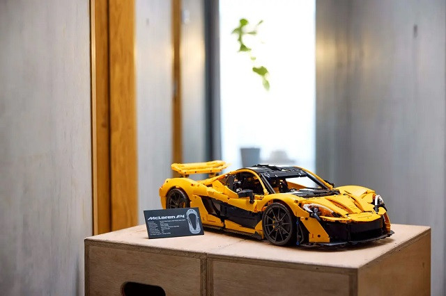 LEGO TECHNIC 42172 McLaren P1 - zdjęcie 3