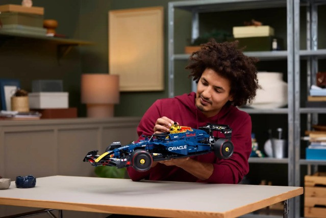 LEGO Technic 42206 Bolid F1 Oracle Red Bull Racing RB20 - zdjęcie 9